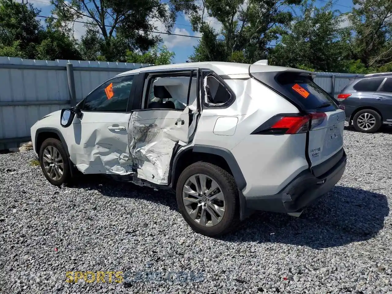 2 fotografías del automóvil dañado 2T3C1RFVXPW250580 TOYOTA RAV4 2023