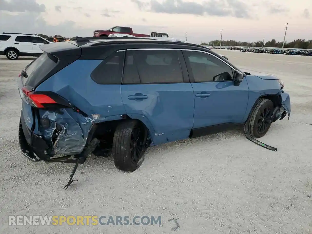 3 Фотография поврежденного автомобиля 2T3E6RFV2PW042140 TOYOTA RAV4 2023