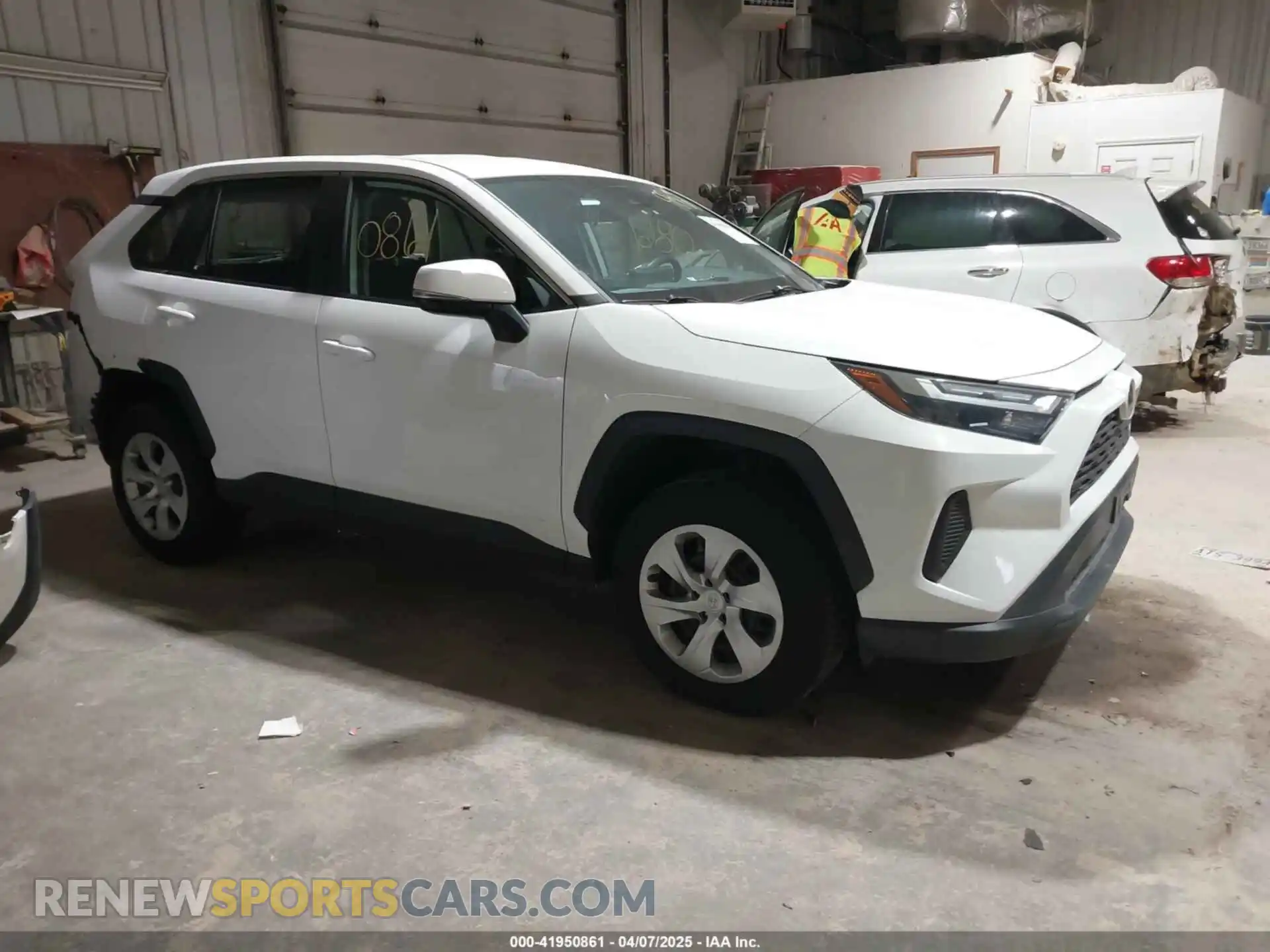 1 Photograph of a damaged car 2T3G1RFV7PC341261 TOYOTA RAV4 2023