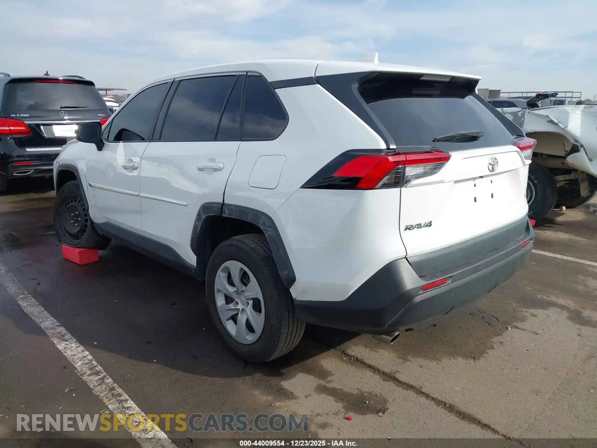 3 Фотография поврежденного автомобиля 2T3H1RFV3PW295141 TOYOTA RAV4 2023