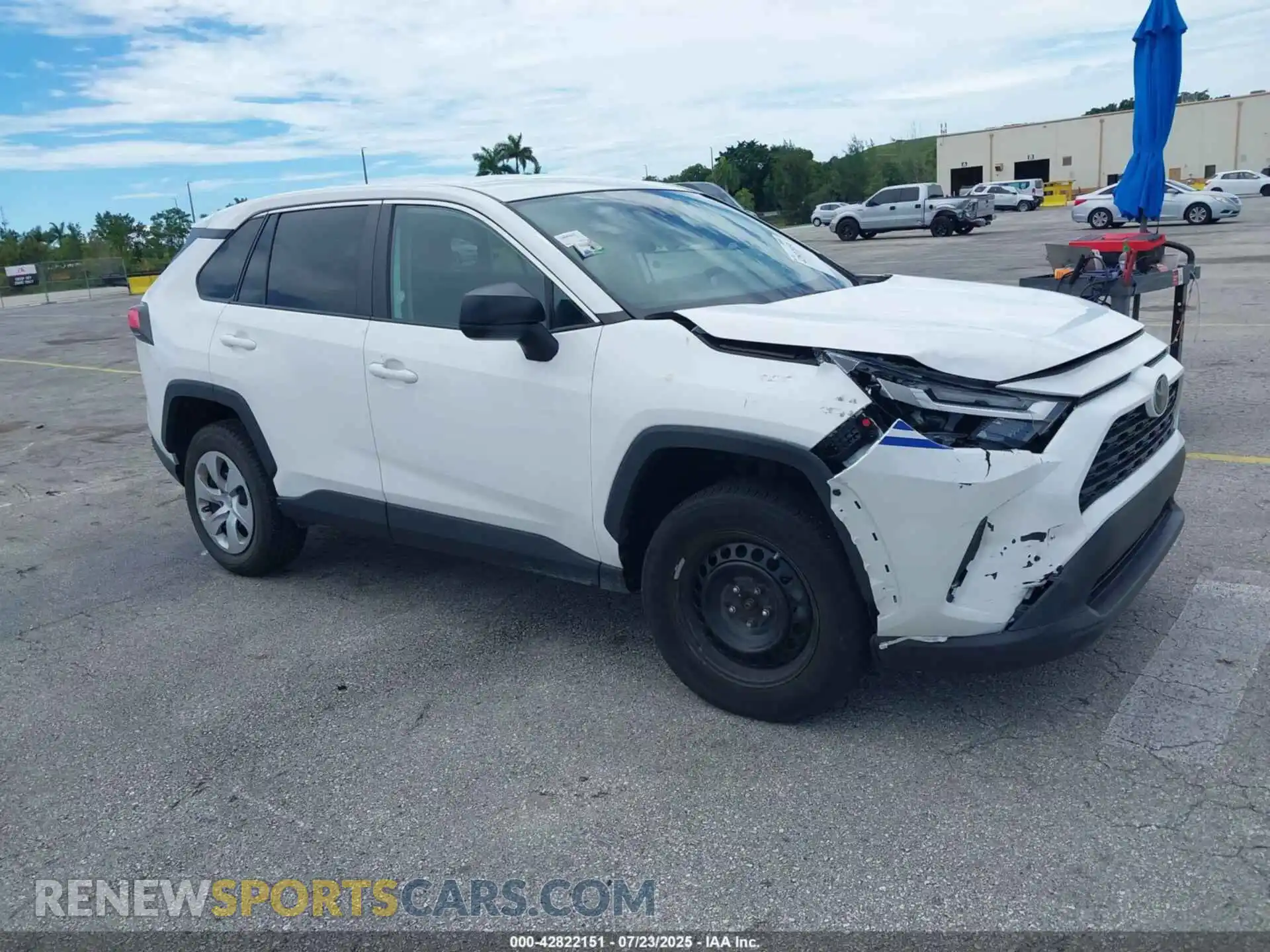 1 Photograph of a damaged car 2T3H1RFV7PC240872 TOYOTA RAV4 2023