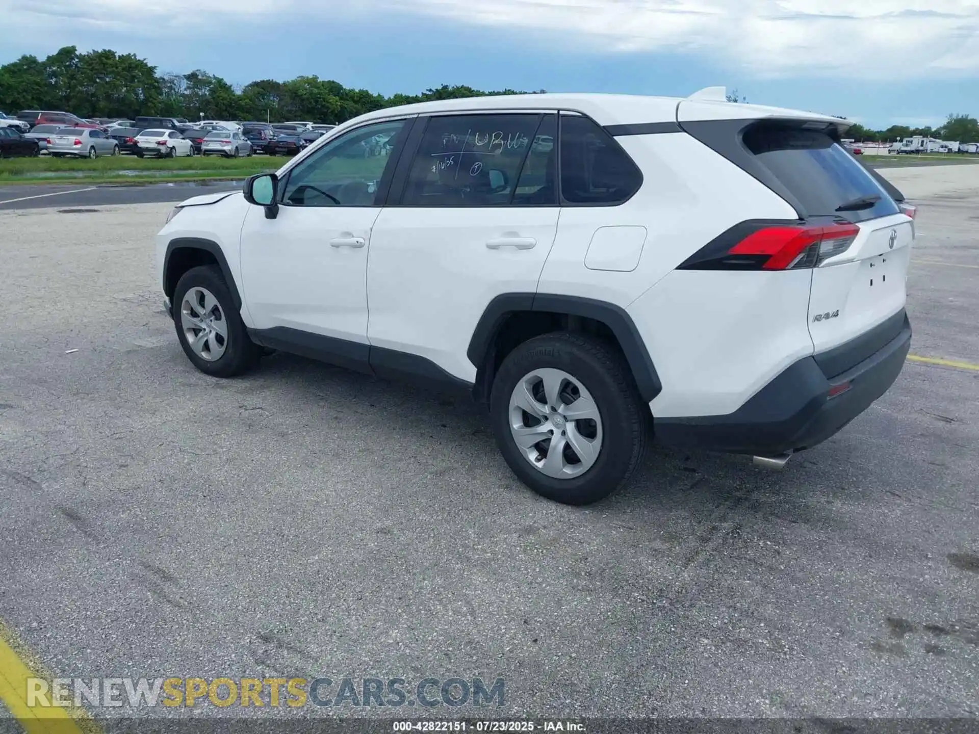 3 Photograph of a damaged car 2T3H1RFV7PC240872 TOYOTA RAV4 2023