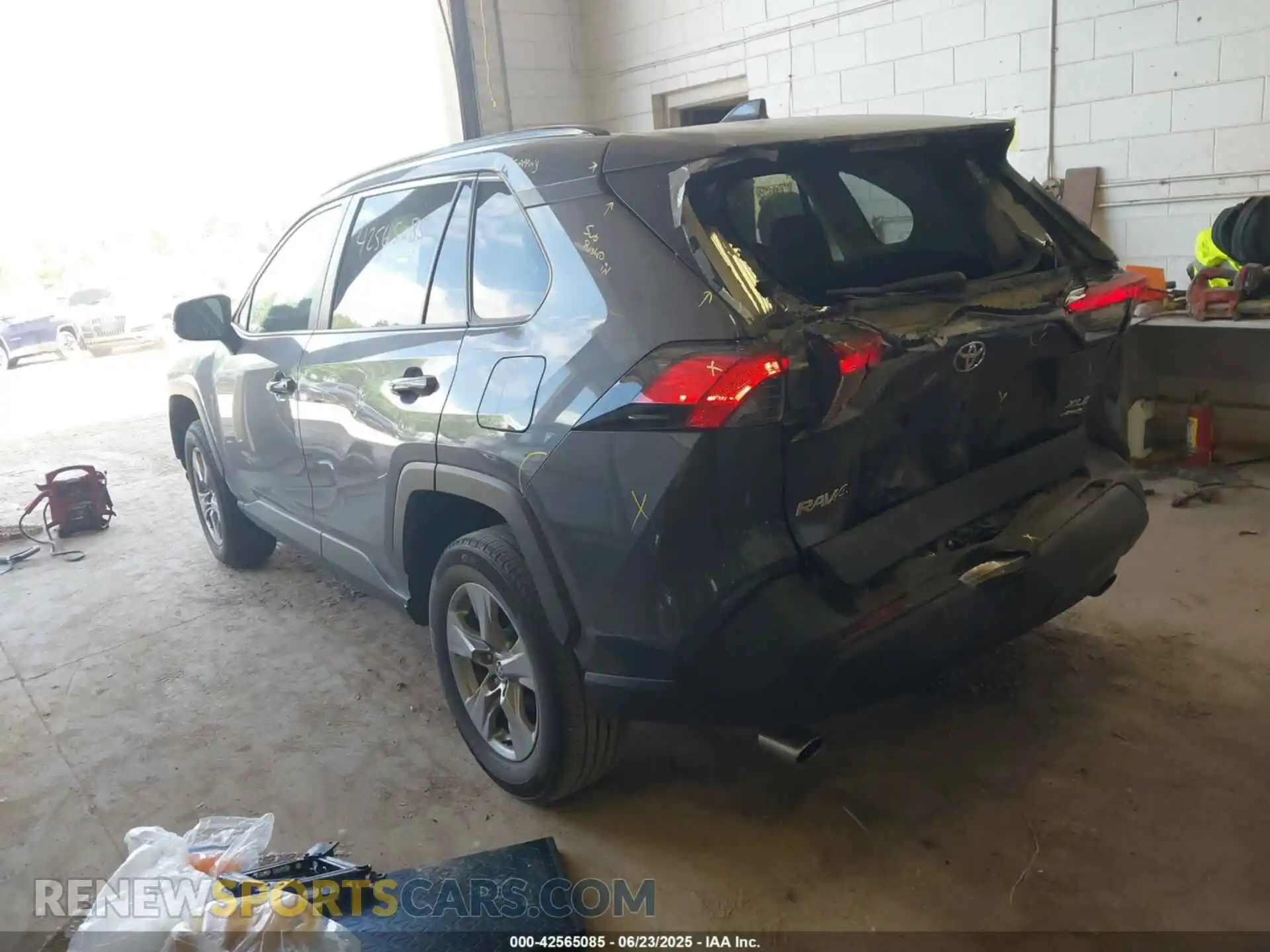 3 Photograph of a damaged car 2T3P1RFV2PW371637 TOYOTA RAV4 2023