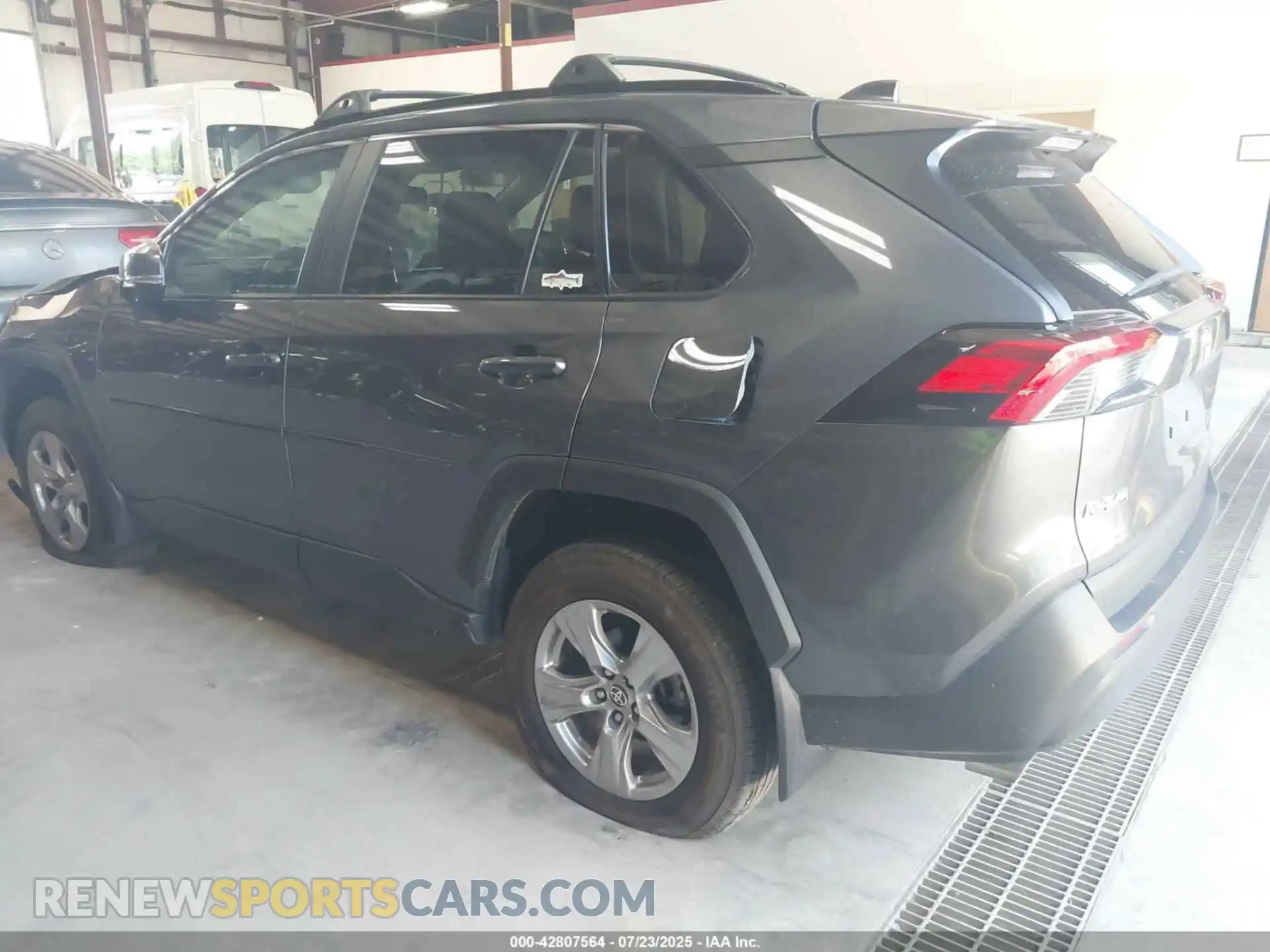 3 Photograph of a damaged car 2T3P1RFV5PW353777 TOYOTA RAV4 2023