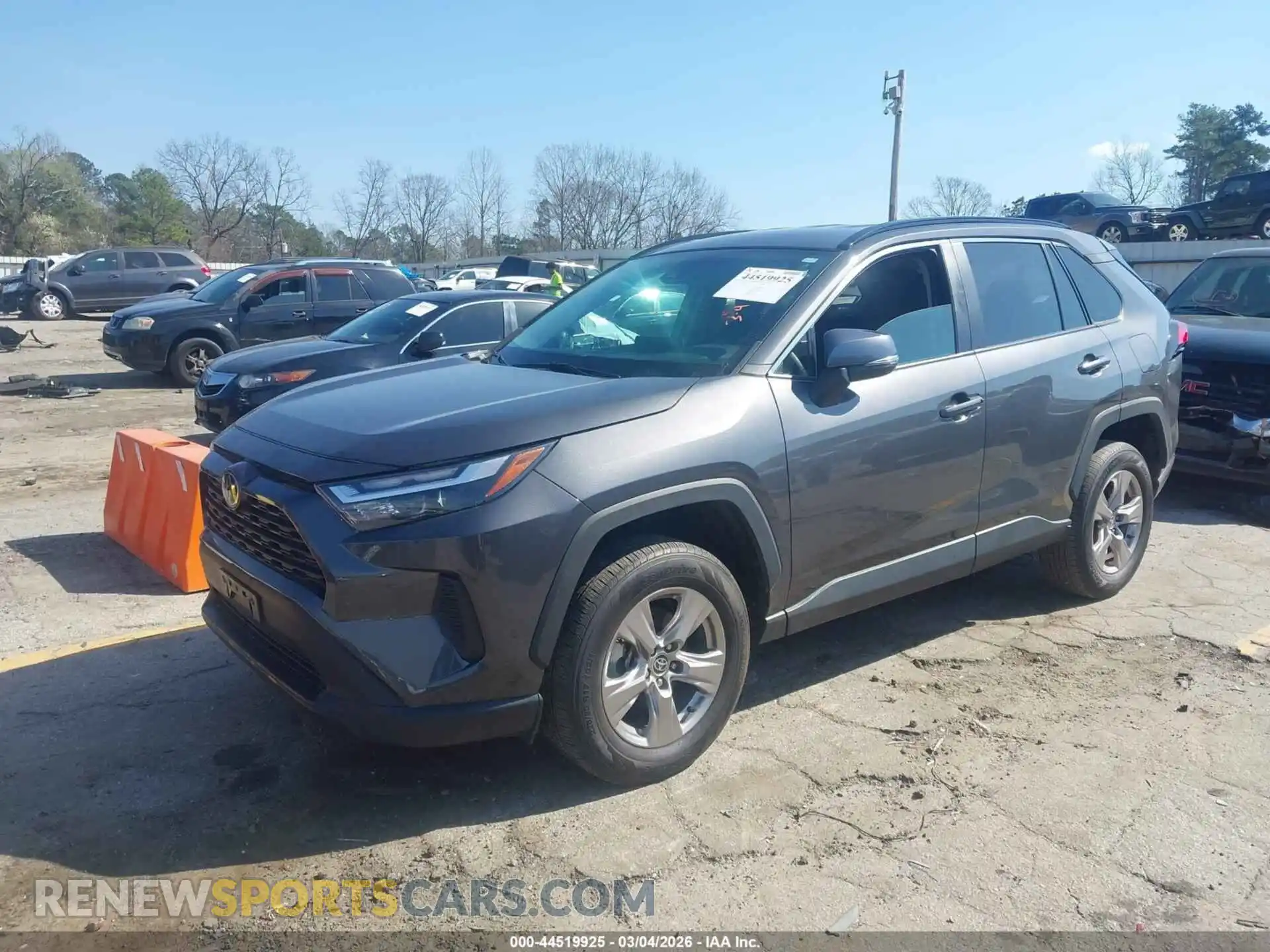 2 fotografías del automóvil dañado 2T3P1RFV5PW376833 TOYOTA RAV4 2023