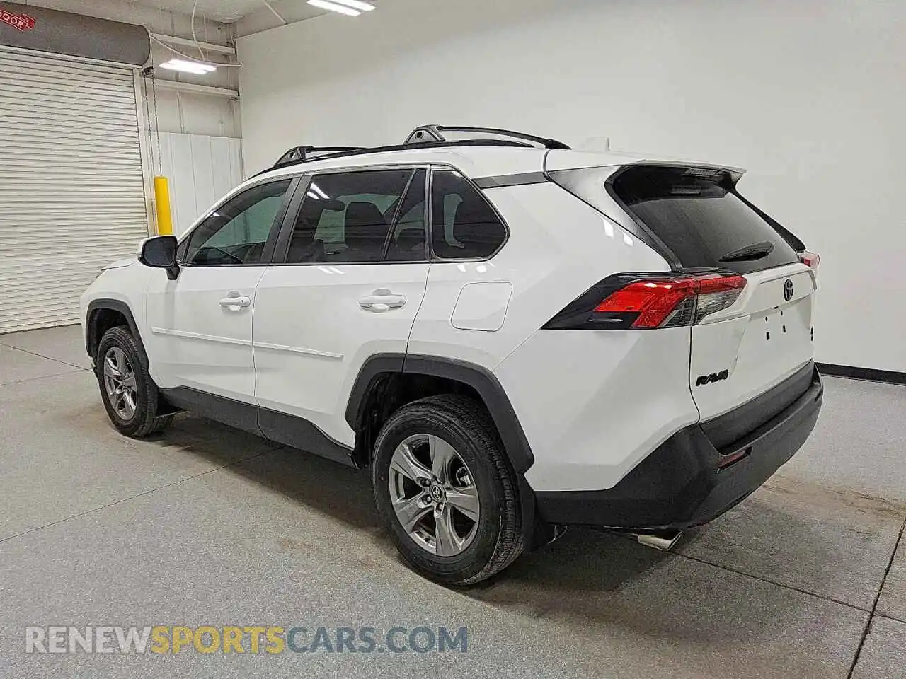 2 Photograph of a damaged car 2T3P1RFV9PW402804 TOYOTA RAV4 2023