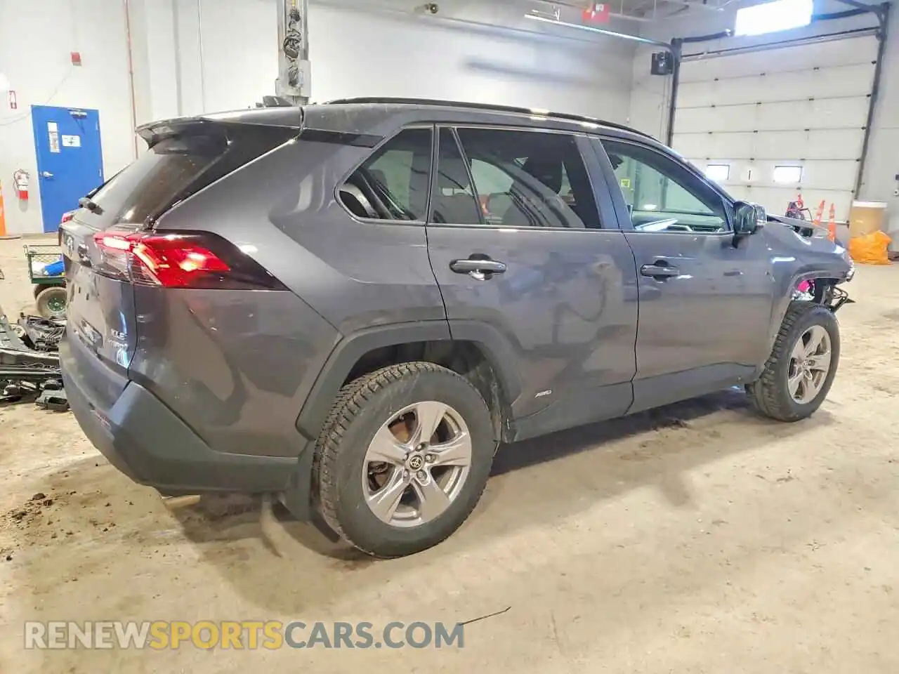 3 Photograph of a damaged car 2T3RWRFV5PW156103 TOYOTA RAV4 2023