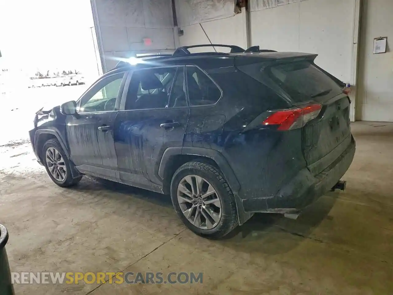 2 Фотография поврежденного автомобиля JTMA1RFV2PJ041310 TOYOTA RAV4 2023