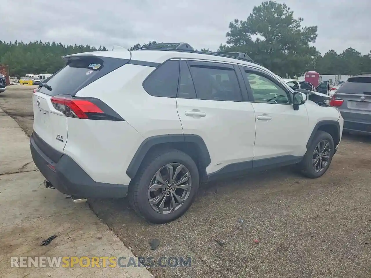 3 Фотография поврежденного автомобиля JTMB6RFV3PD101728 TOYOTA RAV4 2023