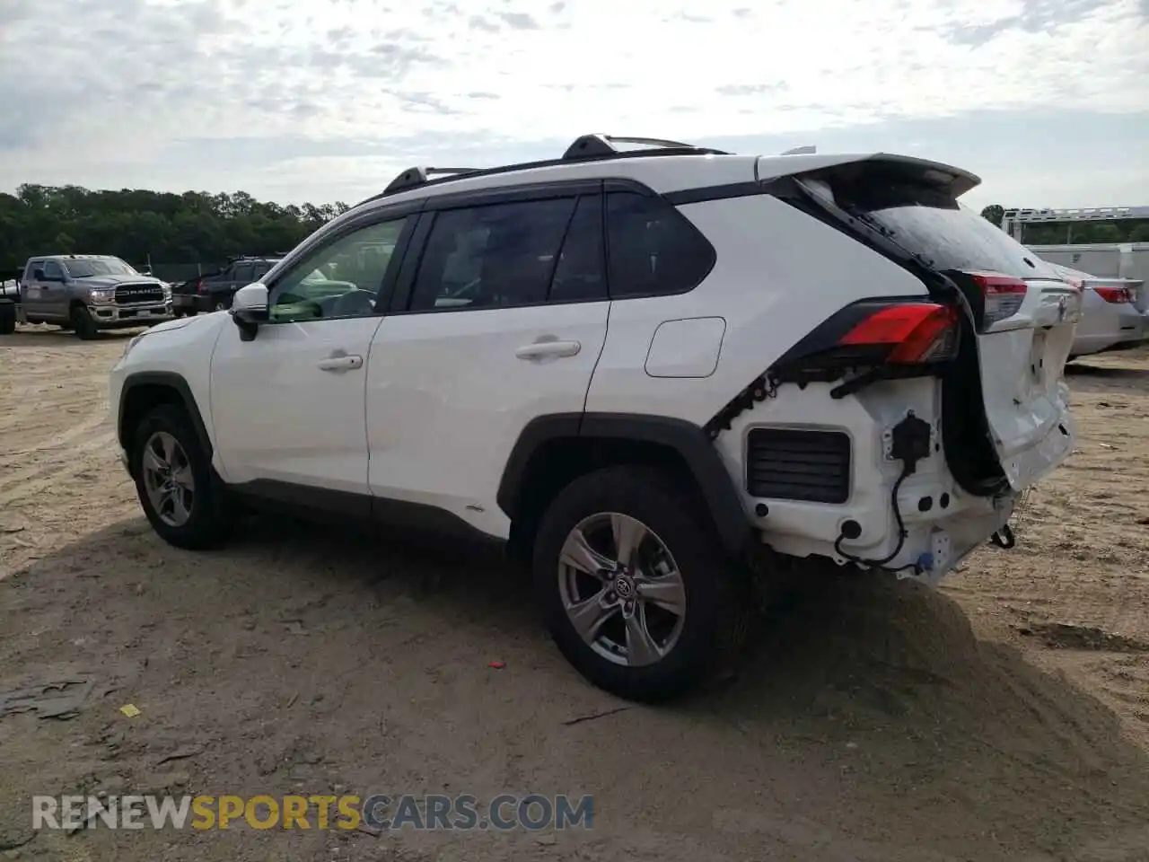 2 fotografías del automóvil dañado JTMRWRFV2PD206906 TOYOTA RAV4 2023