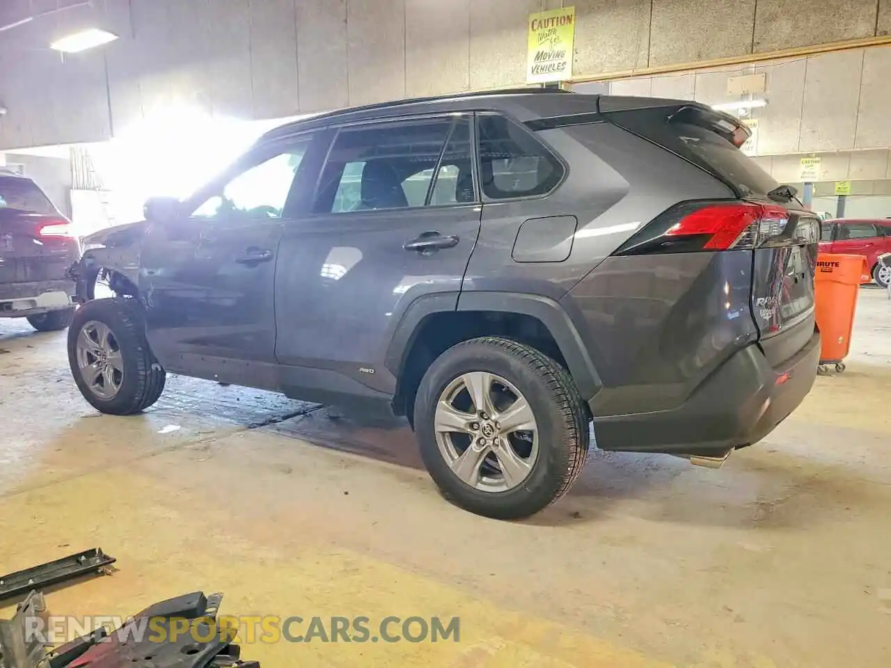 2 fotografías del automóvil dañado JTMRWRFV3PD187640 TOYOTA RAV4 2023