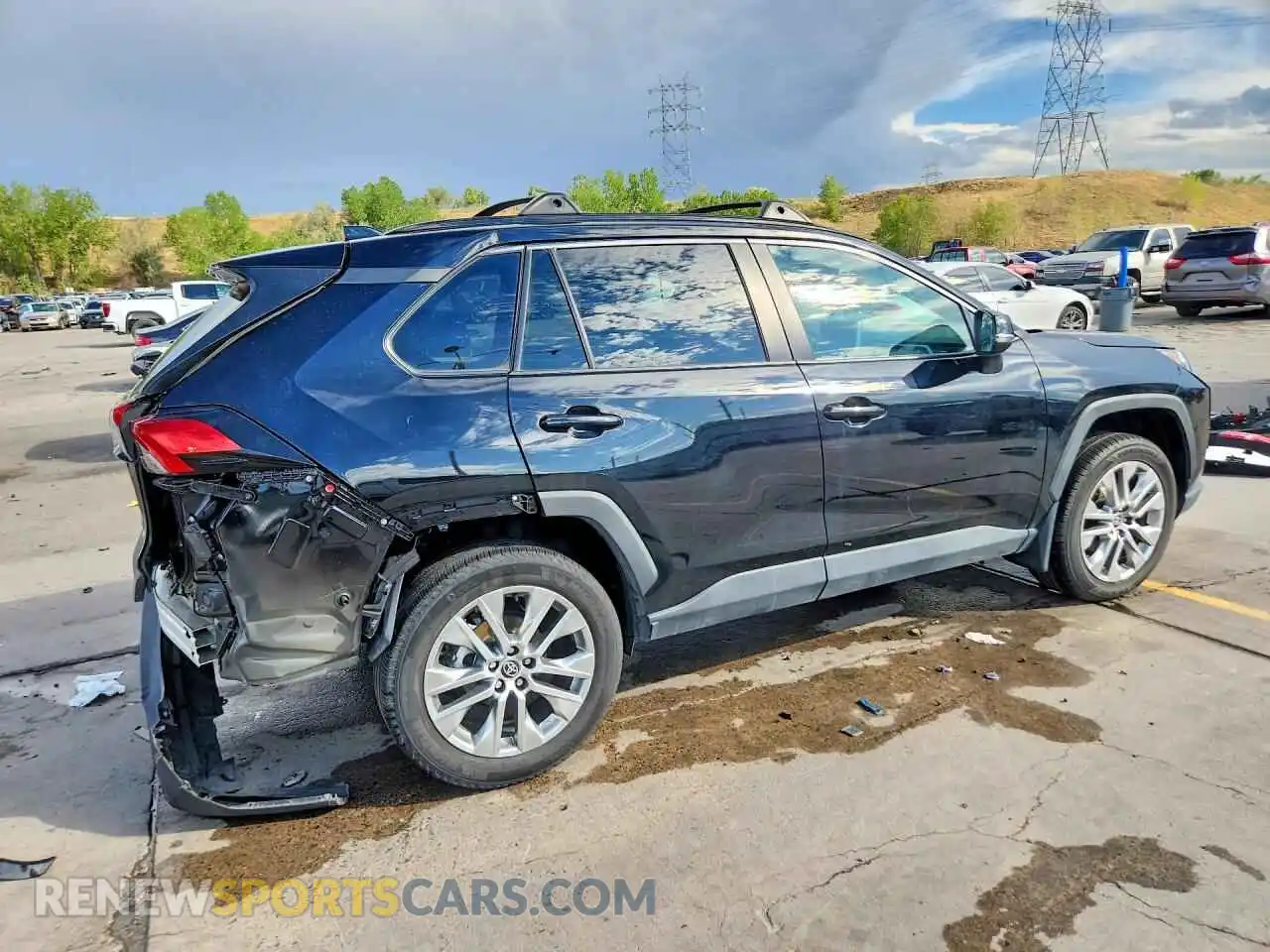 3 Фотография поврежденного автомобиля 2T3A1RFV0RC425236 TOYOTA RAV4 2024