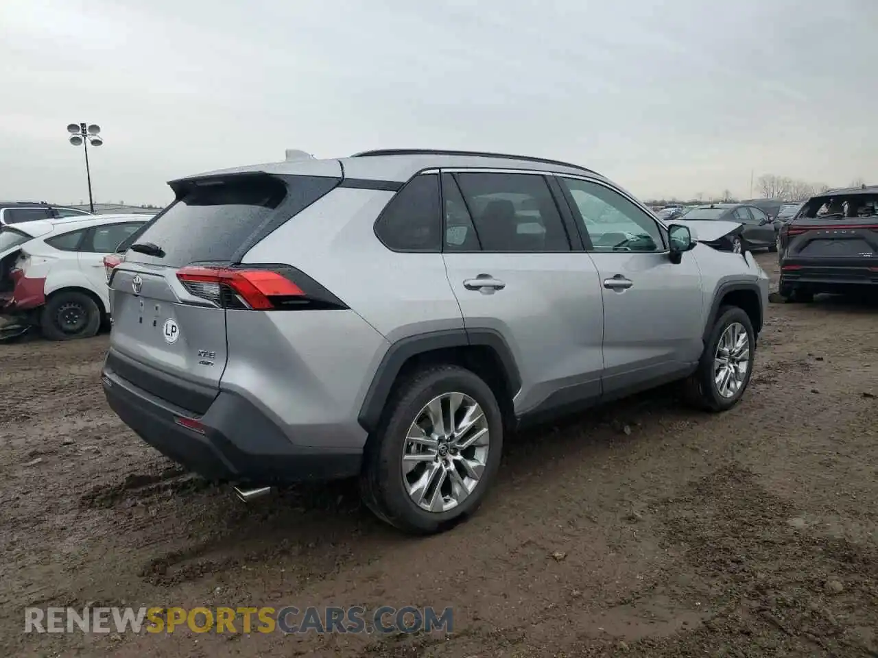 3 Photograph of a damaged car 2T3A1RFV0RC463484 TOYOTA RAV4 2024