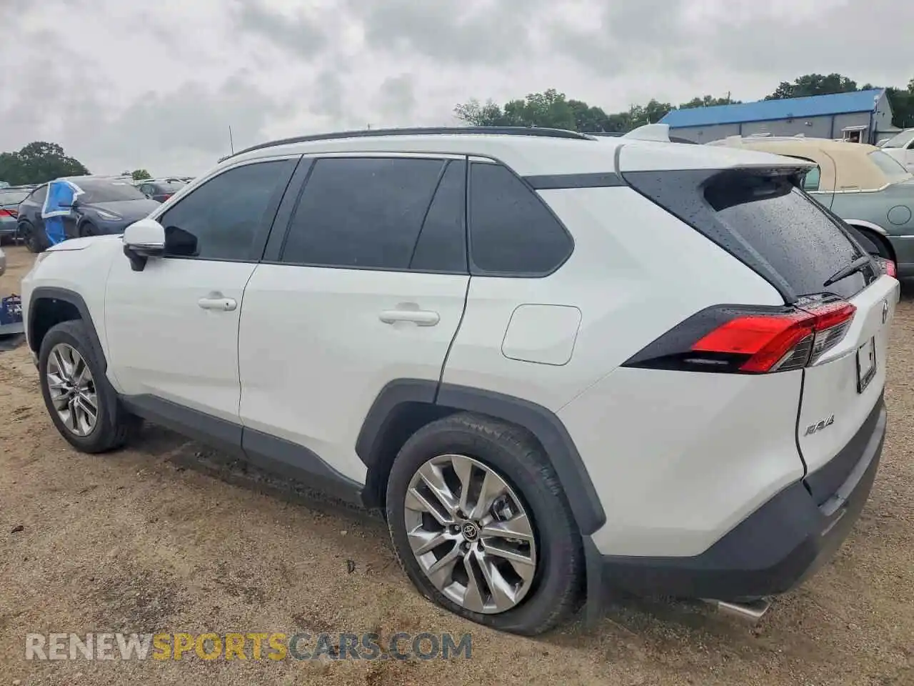 2 Photograph of a damaged car 2T3A1RFV2RW431148 TOYOTA RAV4 2024