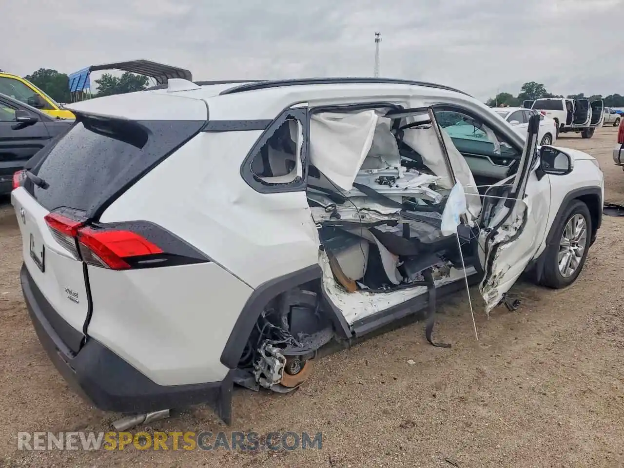 3 Photograph of a damaged car 2T3A1RFV2RW431148 TOYOTA RAV4 2024