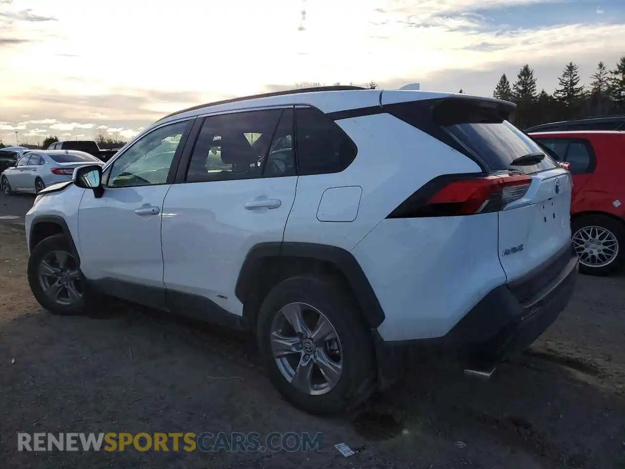 2 fotografías del automóvil dañado 2T3BWRFV7RW230156 TOYOTA RAV4 2024