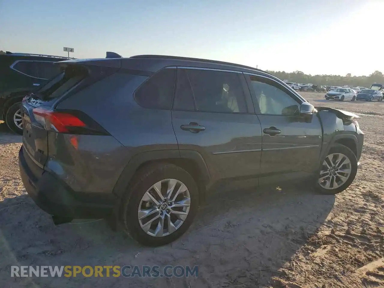 3 Фотография поврежденного автомобиля 2T3C1RFV5RC302511 TOYOTA RAV4 2024