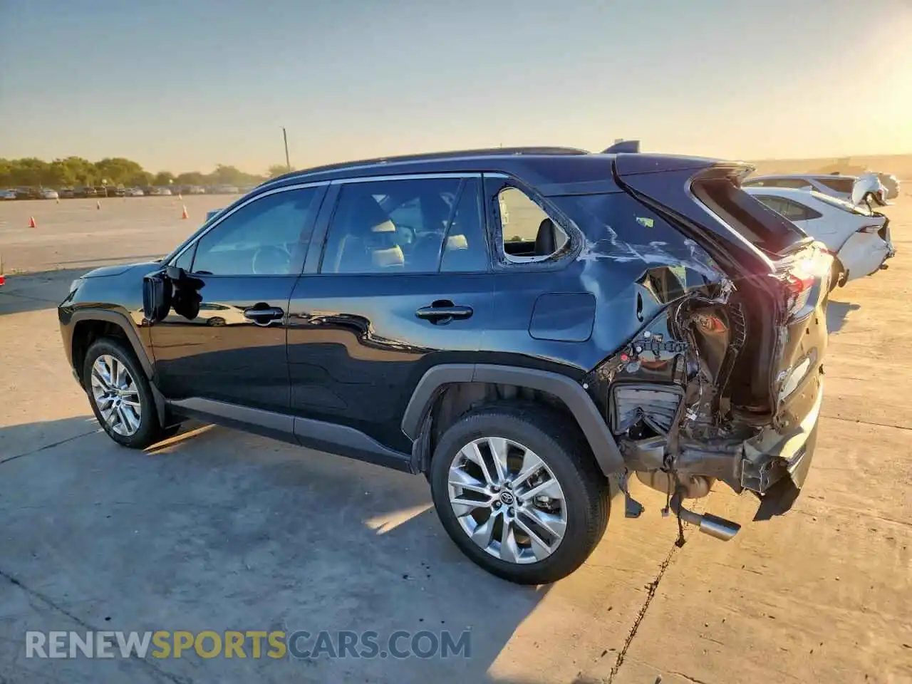 2 fotografías del automóvil dañado 2T3C1RFV7RC263470 TOYOTA RAV4 2024