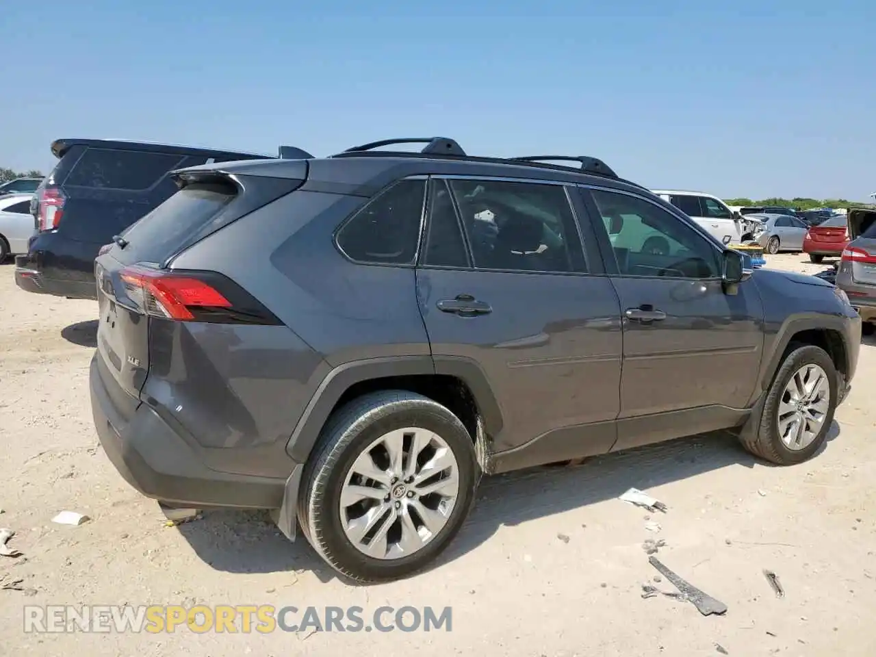 3 Фотография поврежденного автомобиля 2T3C1RFV8RW327126 TOYOTA RAV4 2024