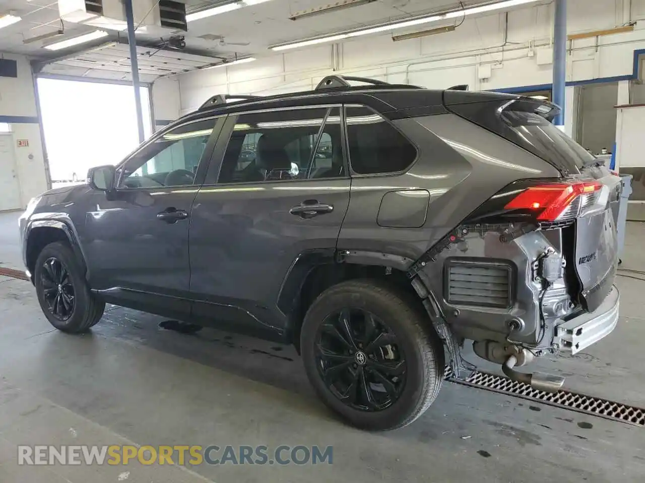 2 fotografías del automóvil dañado 2T3E6RFV2RW051620 TOYOTA RAV4 2024