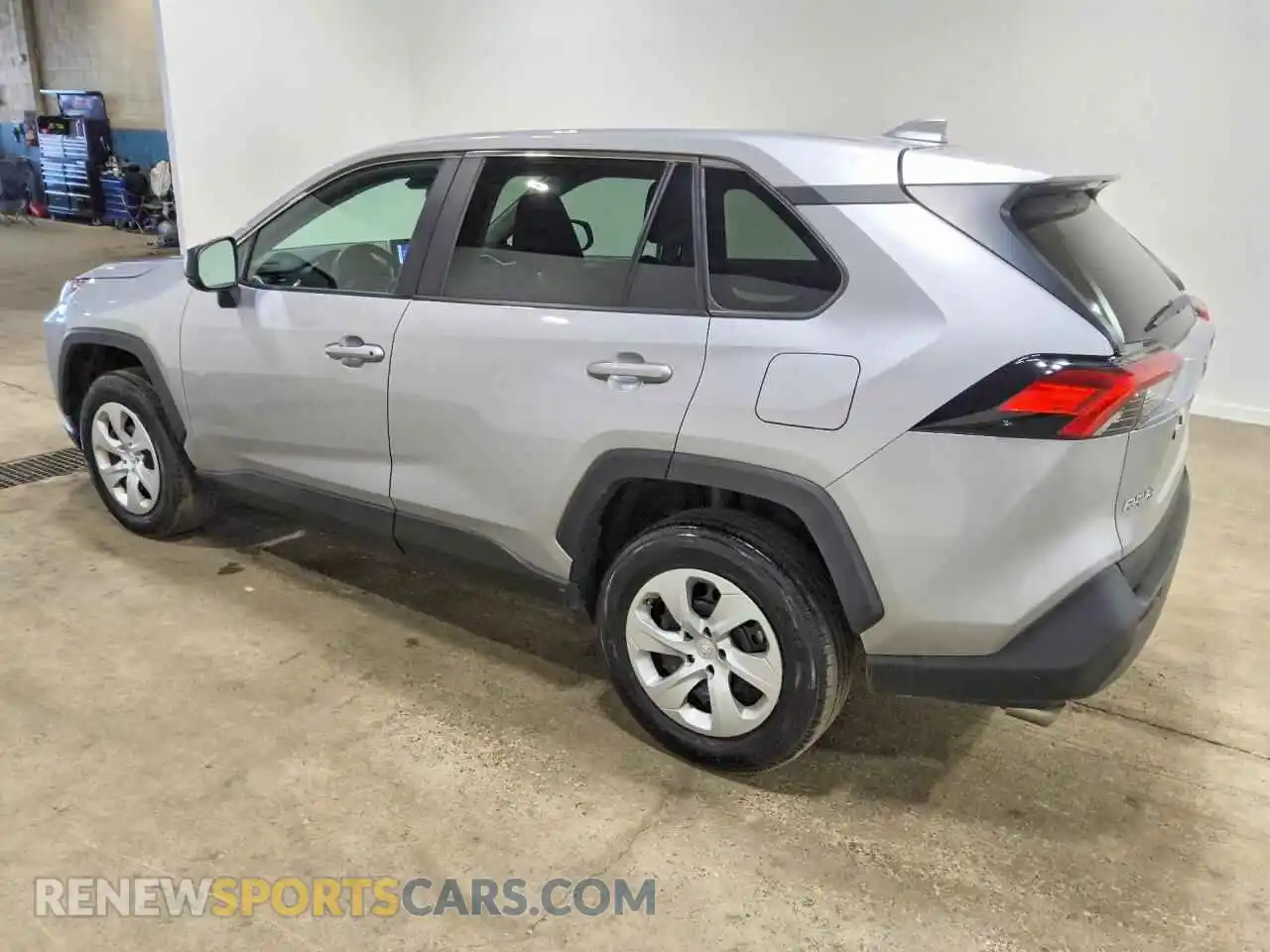 2 Photograph of a damaged car 2T3F1RFV8RC466462 TOYOTA RAV4 2024
