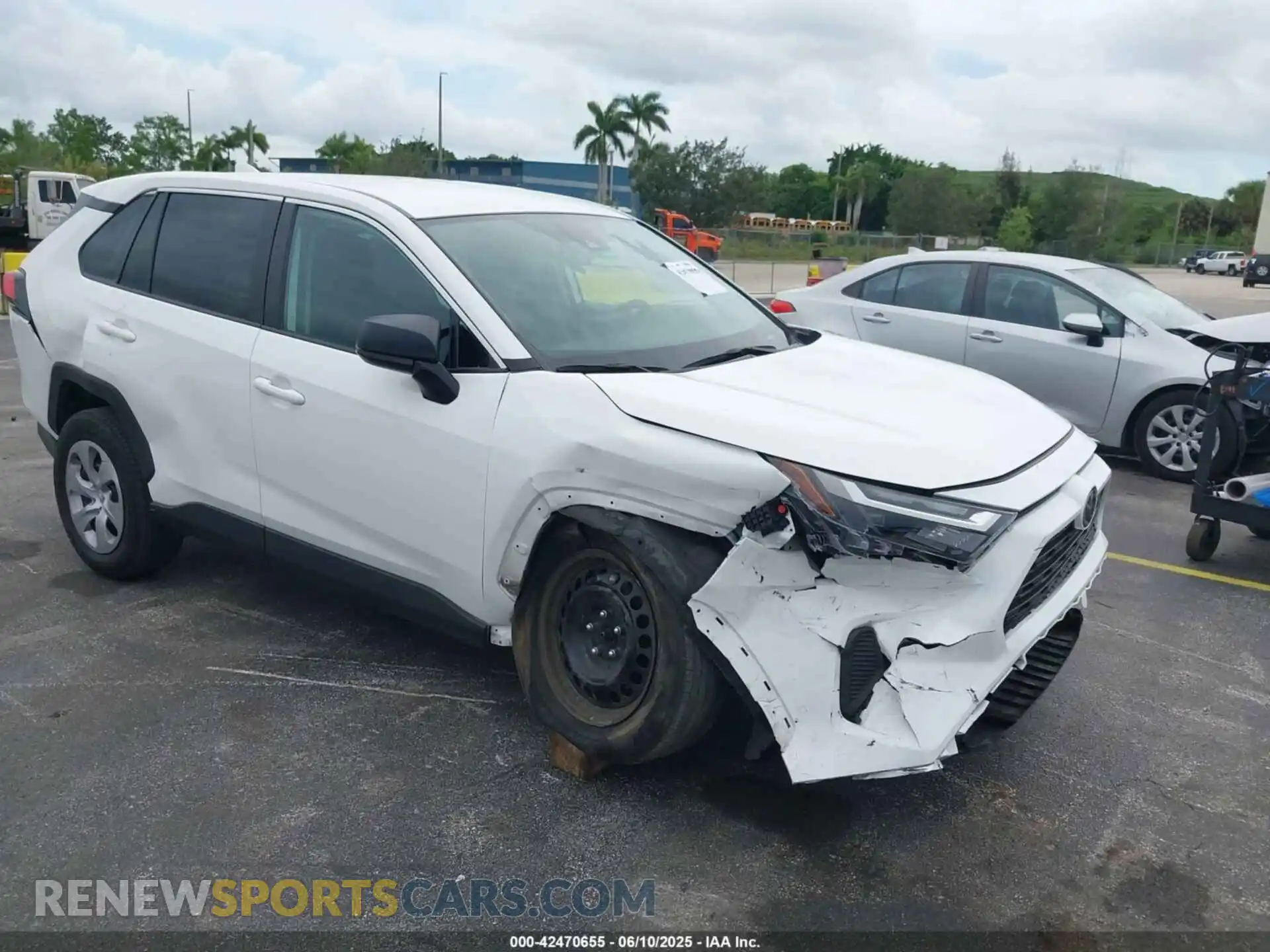 1 Фотография поврежденного автомобиля 2T3H1RFV5RC255437 TOYOTA RAV4 2024