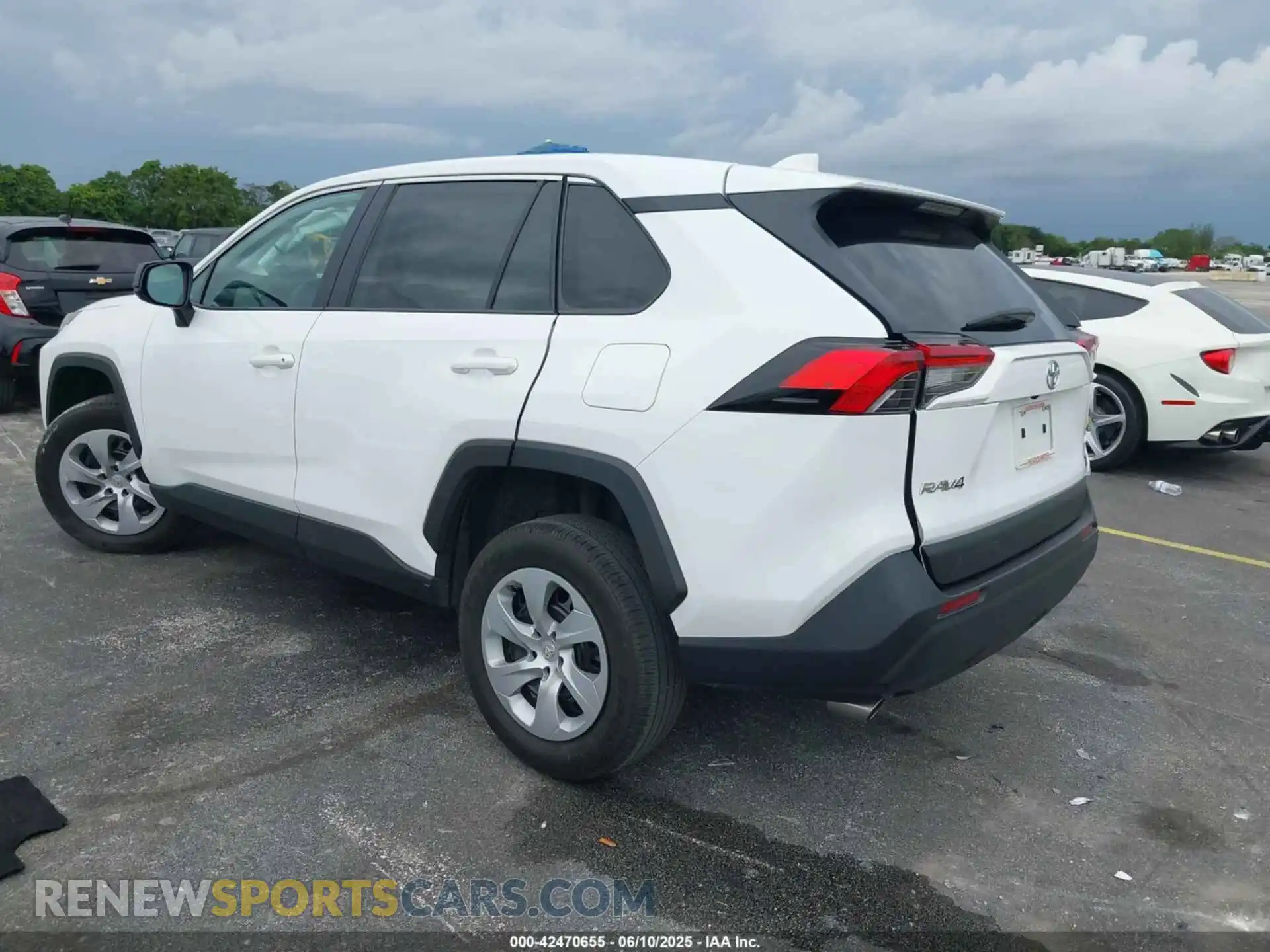 3 Фотография поврежденного автомобиля 2T3H1RFV5RC255437 TOYOTA RAV4 2024
