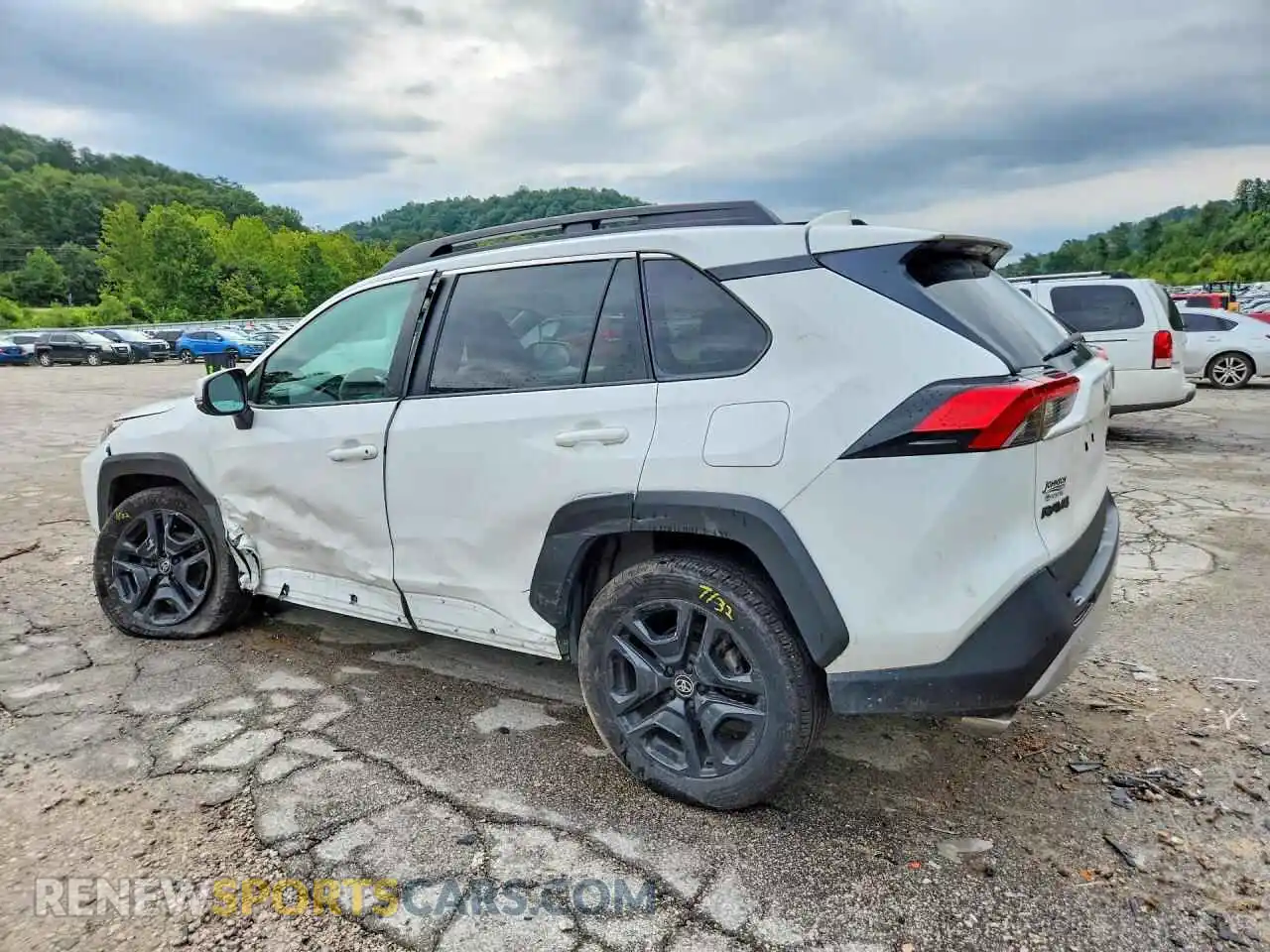 2 fotografías del automóvil dañado 2T3J1RFV2RW468314 TOYOTA RAV4 2024