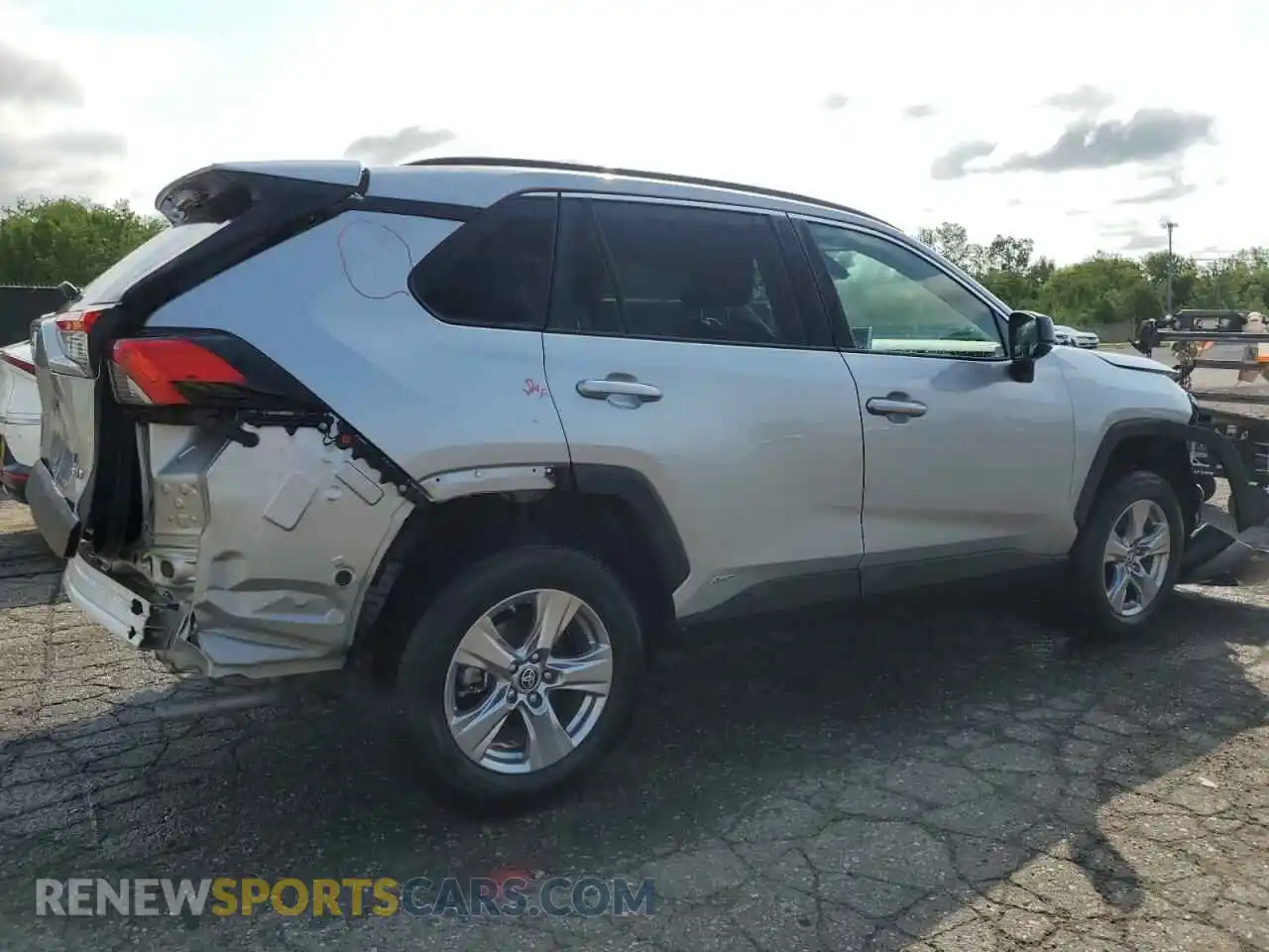3 Фотография поврежденного автомобиля 2T3LWRFV3RW224830 TOYOTA RAV4 2024