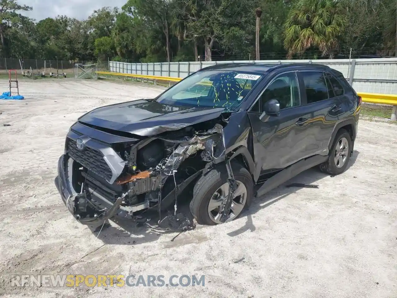 1 Photograph of a damaged car 2T3LWRFV6RW225051 TOYOTA RAV4 2024