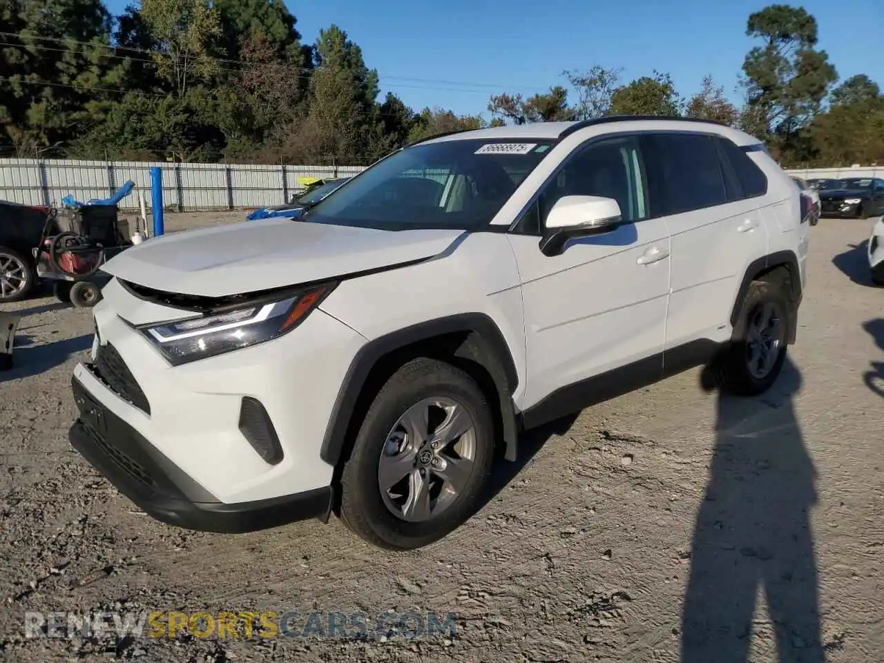 1 Photograph of a damaged car 2T3MWRFV5RW223733 TOYOTA RAV4 2024