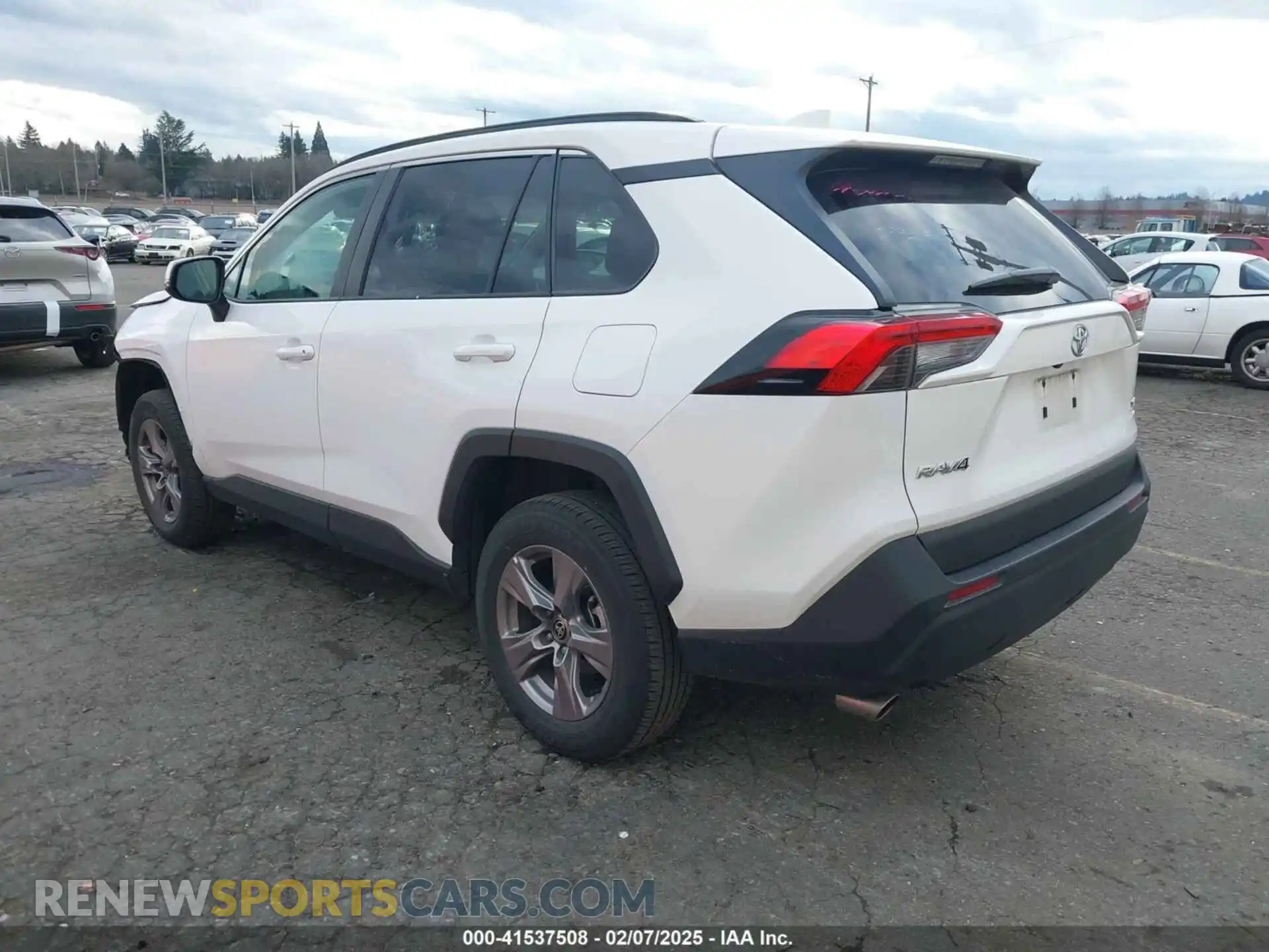 3 Photograph of a damaged car 2T3P1RFV0RC414697 TOYOTA RAV4 2024