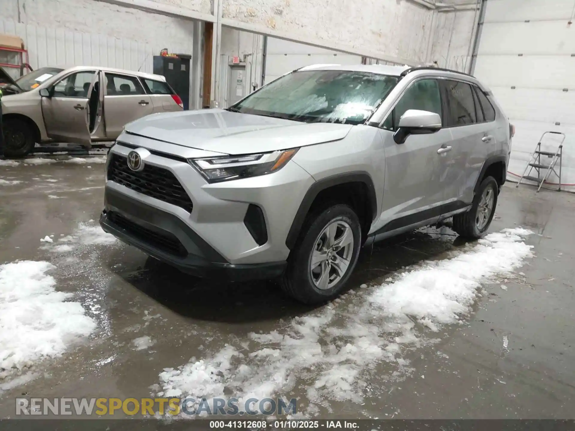 2 Photograph of a damaged car 2T3P1RFV0RW432020 TOYOTA RAV4 2024