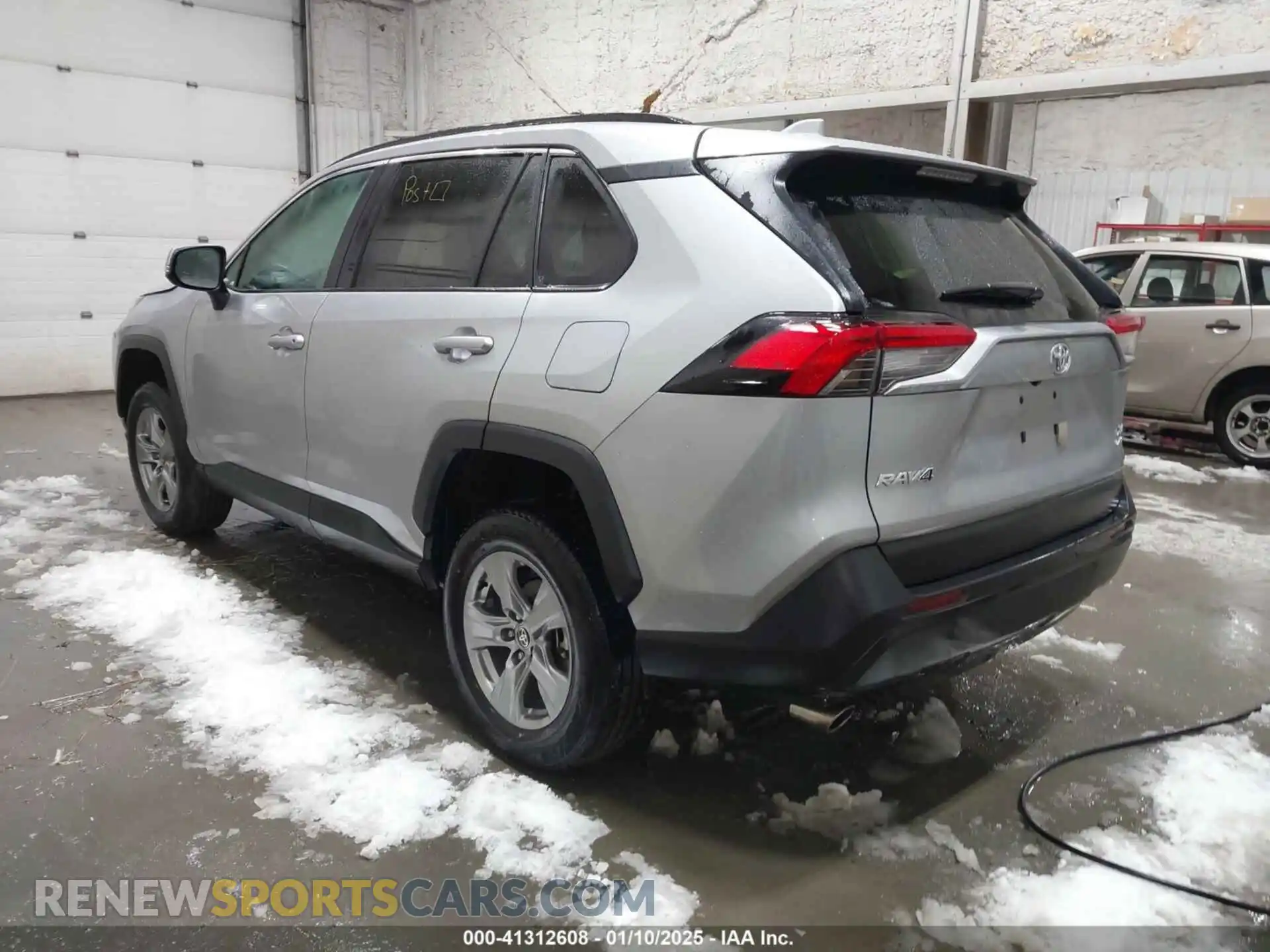 3 Photograph of a damaged car 2T3P1RFV0RW432020 TOYOTA RAV4 2024