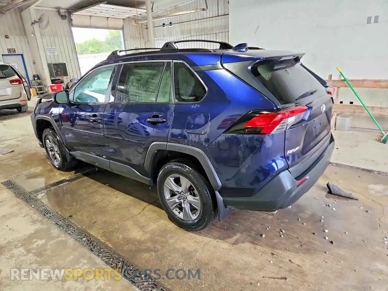 2 Фотография поврежденного автомобиля 2T3P1RFV0RW437167 TOYOTA RAV4 2024