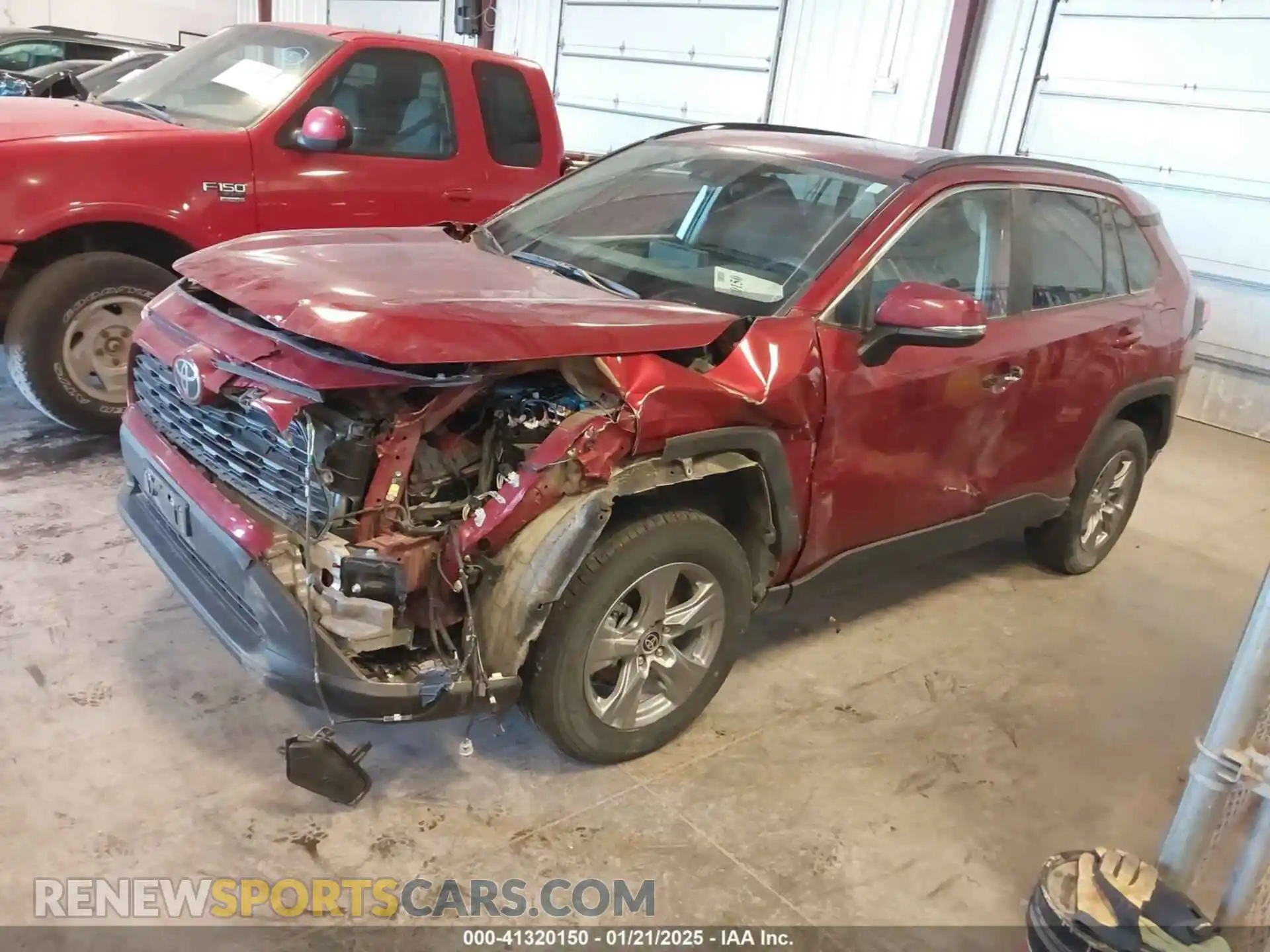 2 Photograph of a damaged car 2T3P1RFV1RW423570 TOYOTA RAV4 2024