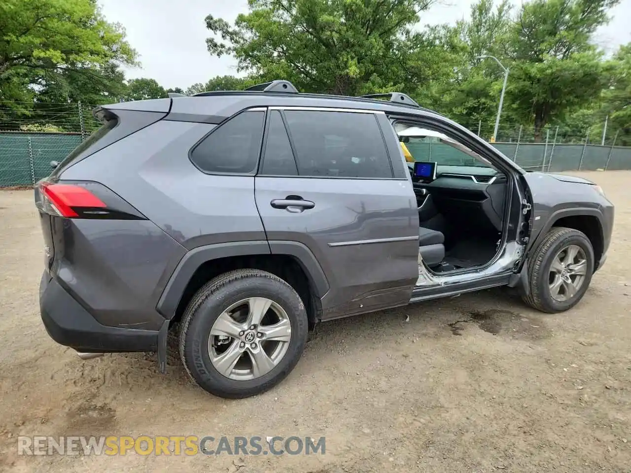 3 Photograph of a damaged car 2T3P1RFV3RC433650 TOYOTA RAV4 2024