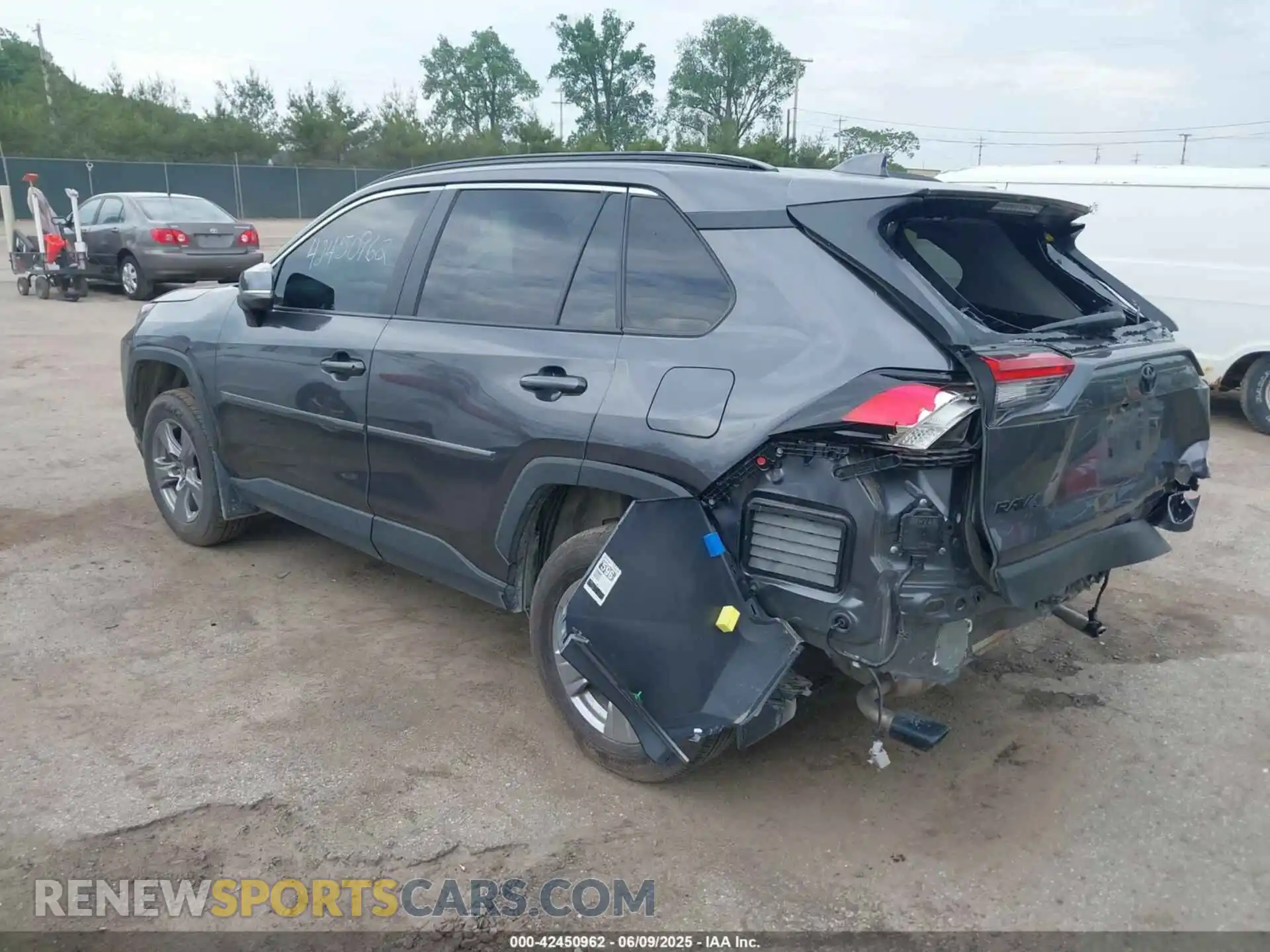 3 Photograph of a damaged car 2T3P1RFV4RC463790 TOYOTA RAV4 2024