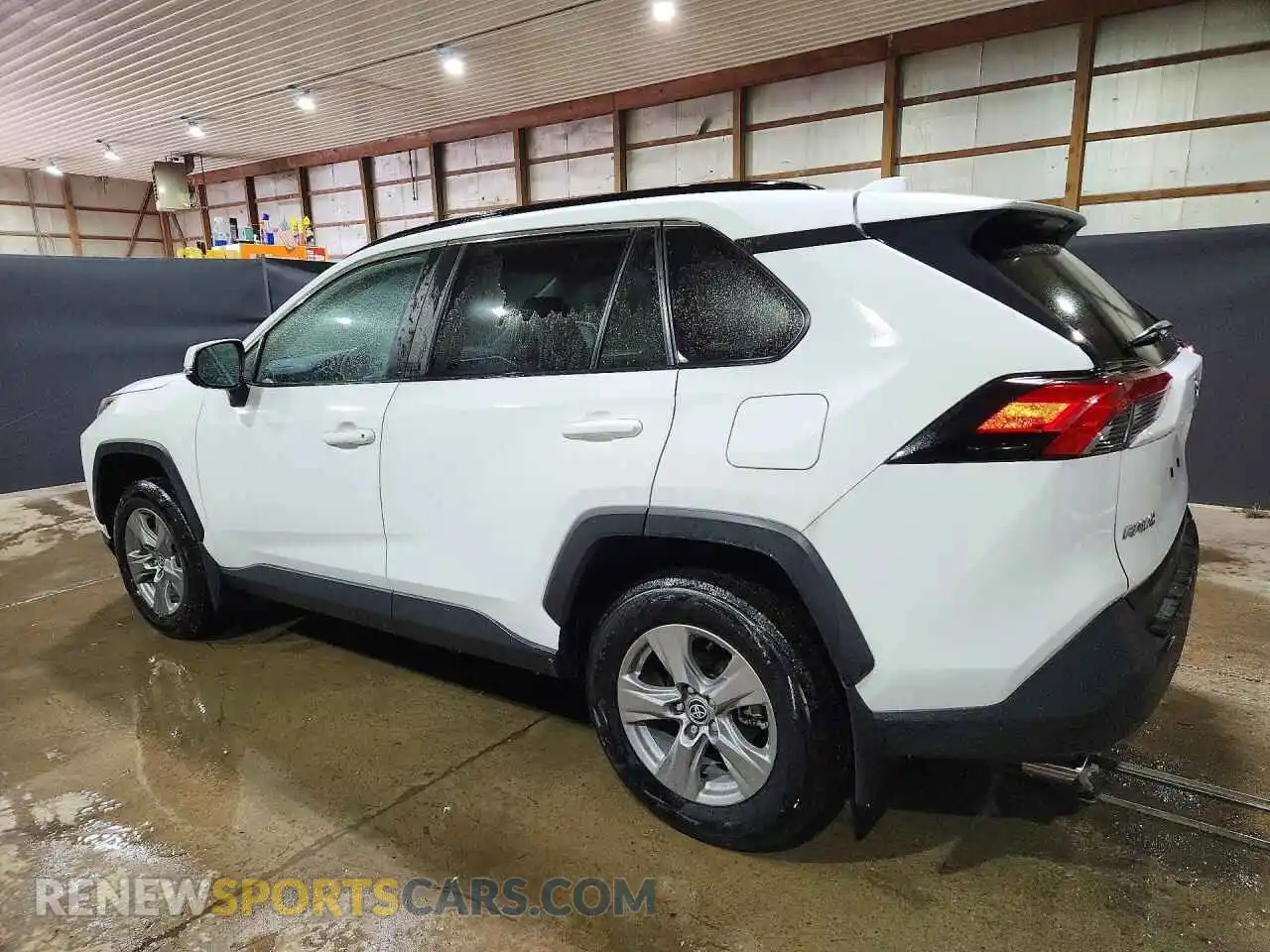 2 Photograph of a damaged car 2T3P1RFV5RC395466 TOYOTA RAV4 2024