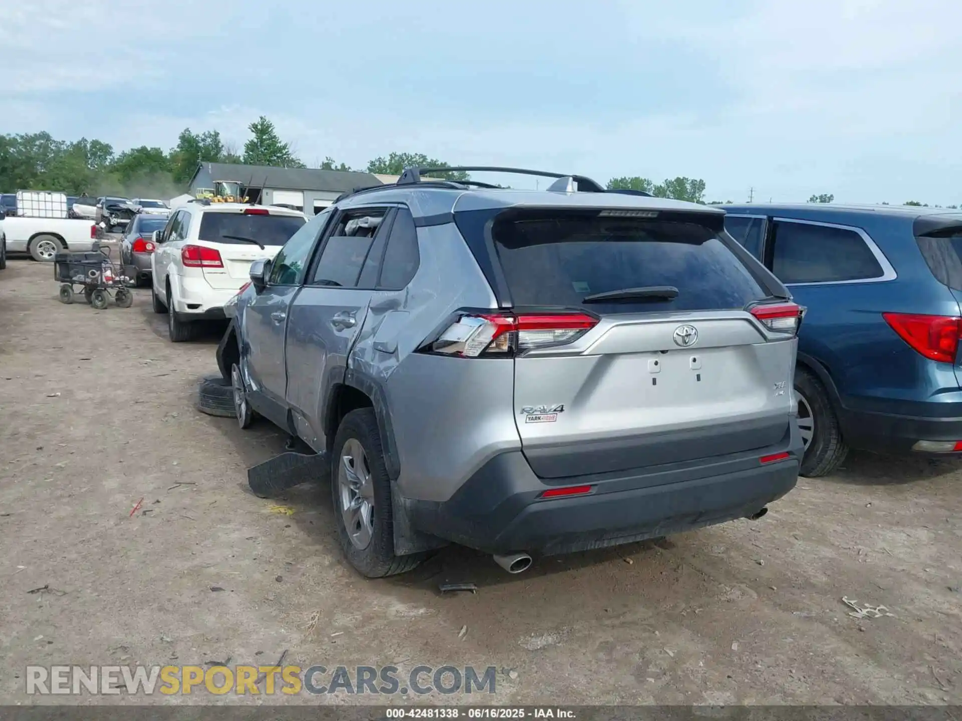 3 Photograph of a damaged car 2T3P1RFV8RC433921 TOYOTA RAV4 2024