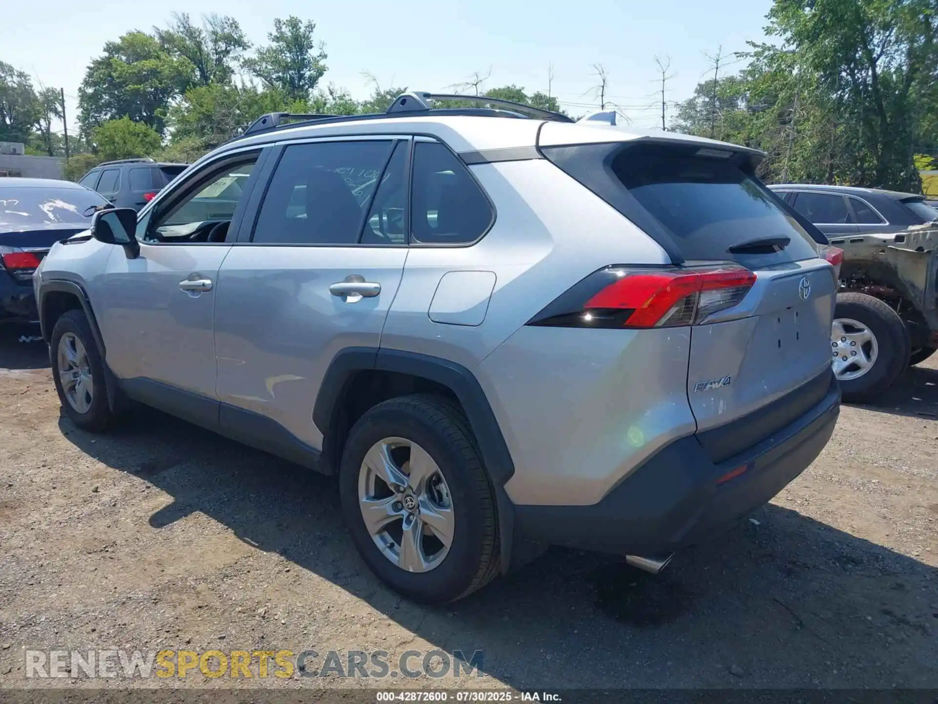 3 Photograph of a damaged car 2T3P1RFV8RC472461 TOYOTA RAV4 2024