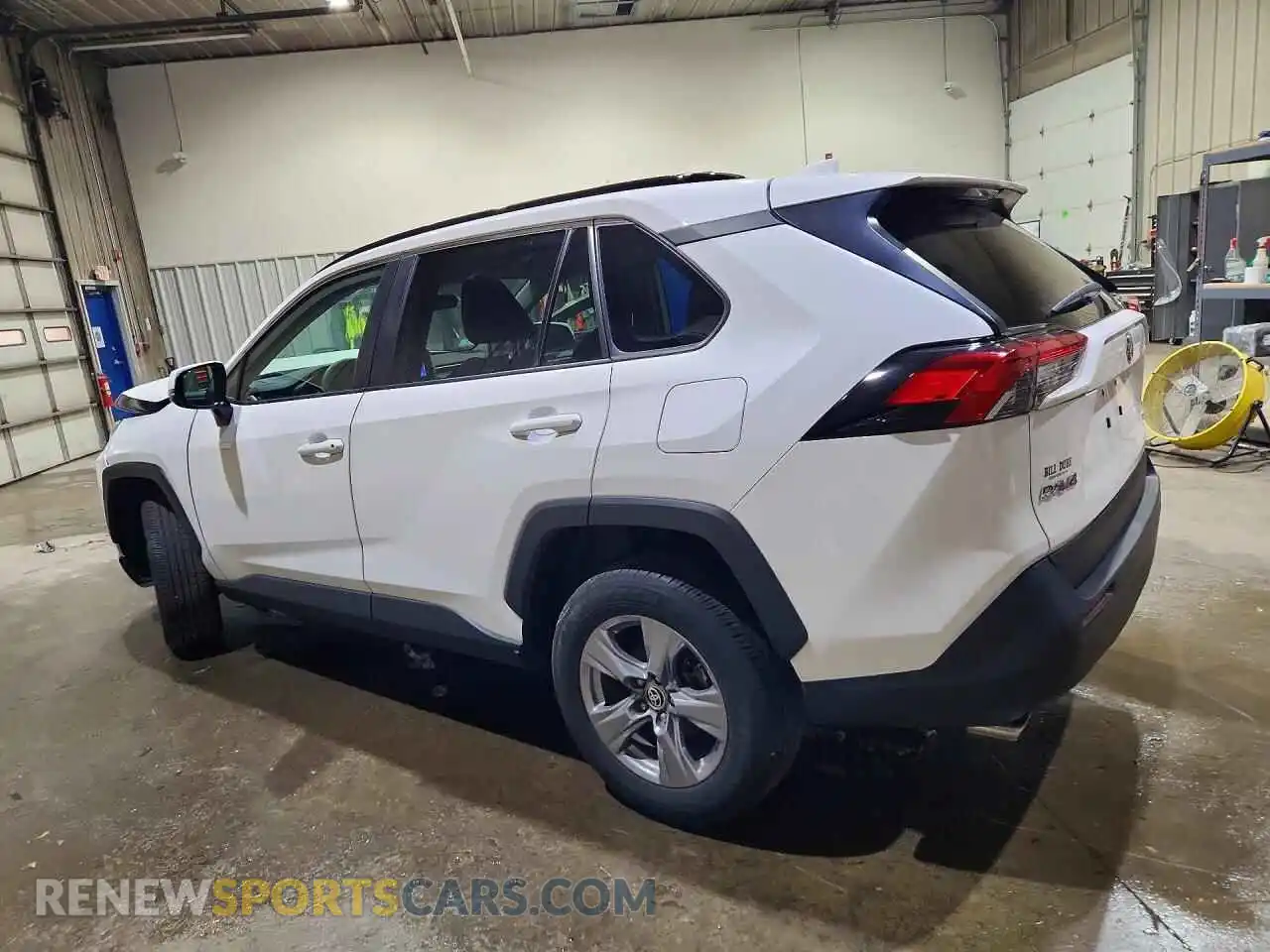 2 Photograph of a damaged car 2T3P1RFV9RC476373 TOYOTA RAV4 2024