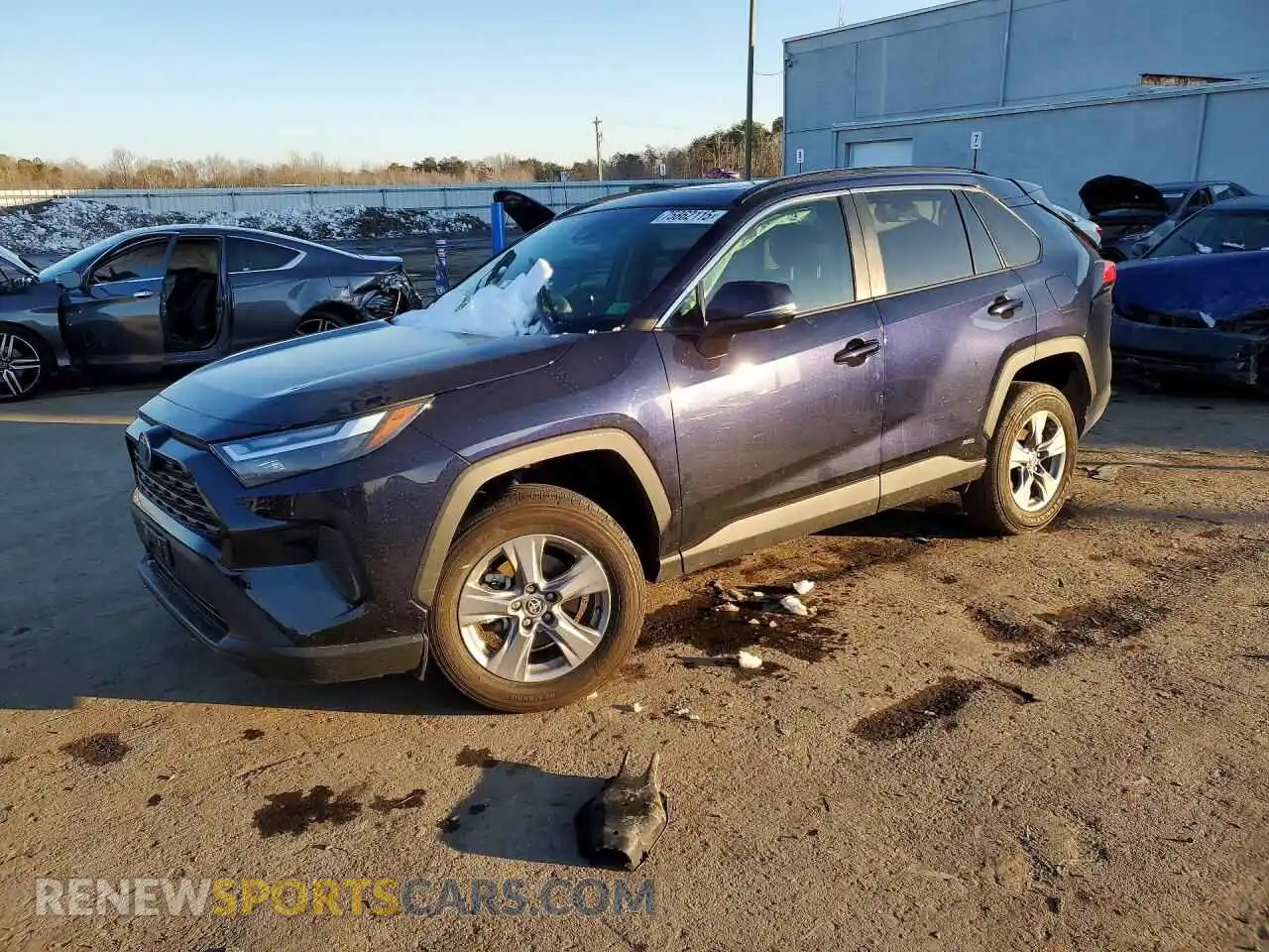 1 Photograph of a damaged car 2T3RWRFV0RW229977 TOYOTA RAV4 2024