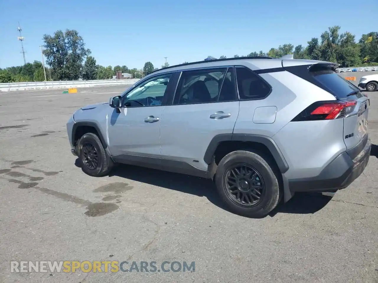 2 Photograph of a damaged car 2T3RWRFV4RW202555 TOYOTA RAV4 2024