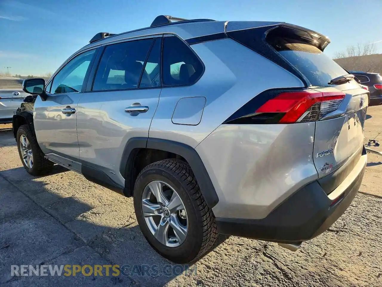 2 fotografías del automóvil dañado 2T3RWRFV5RW231823 TOYOTA RAV4 2024