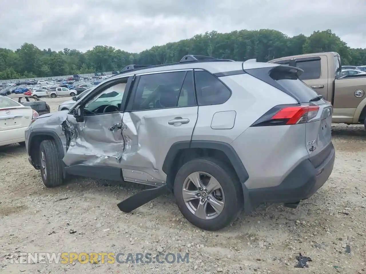 2 Photograph of a damaged car 2T3RWRFV8RW246560 TOYOTA RAV4 2024