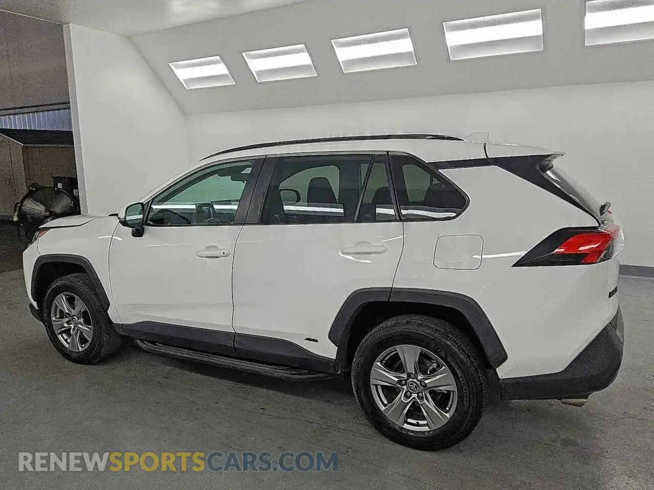 2 Photograph of a damaged car 2T3RWRFV9RW223868 TOYOTA RAV4 2024