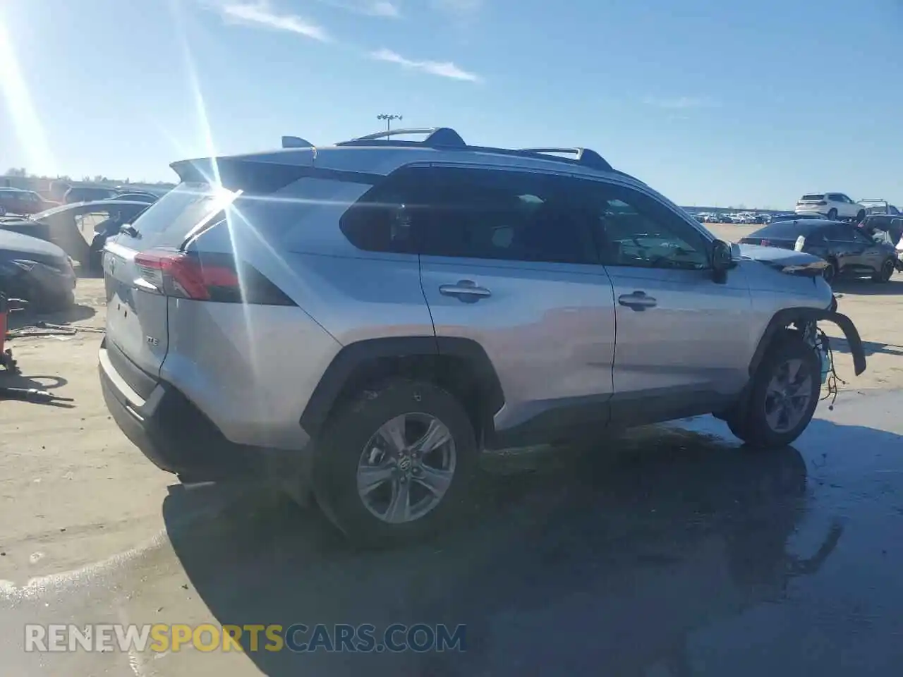 3 Фотография поврежденного автомобиля 2T3W1RFV5RC270513 TOYOTA RAV4 2024