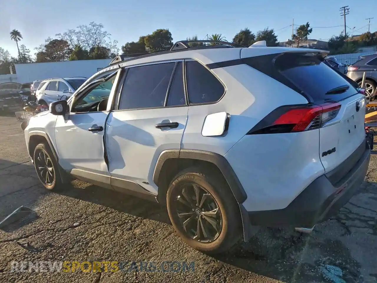 2 fotografías del automóvil dañado JTMB6RFV6RJ056840 TOYOTA RAV4 2024