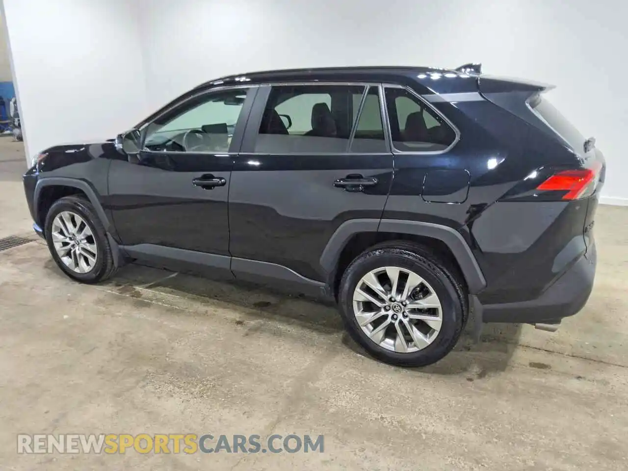 2 Photograph of a damaged car 2T3A1RFV0SC505125 TOYOTA RAV4 2025